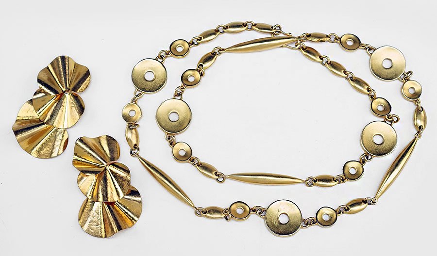 A Pair of Herve Van Der Straeten Earclips. (1 of 1)