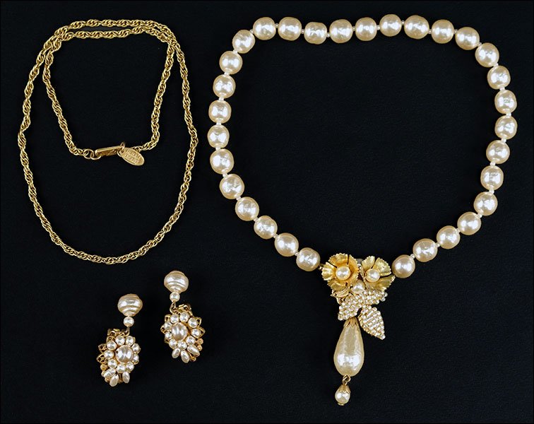 A Miriam Haskell Faux Pearl And Goldtone Choker (1 of 1)