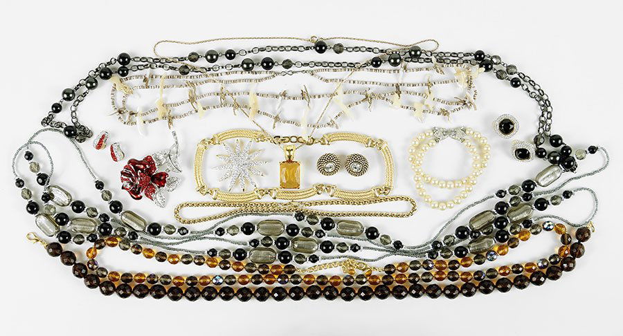 A Christian Dior Goldtone Link Choker Necklace. (1 of 1)