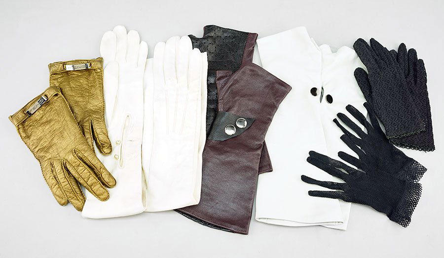 A Pair Of Fendi Leather Gloves. (1 of 1)