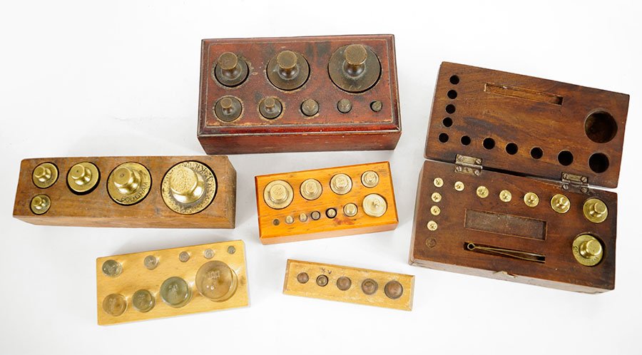 A Collection Of Six Scale Weights. (1 of 1)