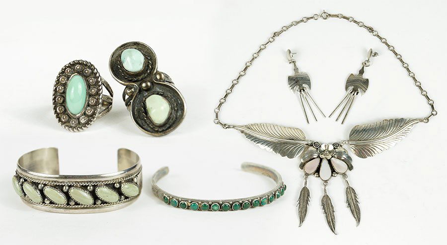 A Native American Mother-Of-Pearl And Silver Necklace. (1 of 1)