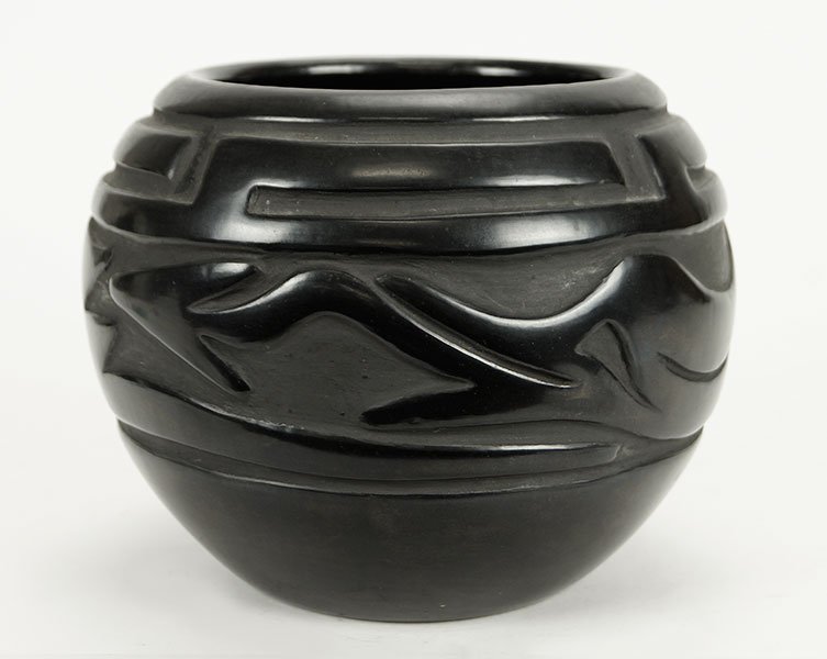 A Legoria Native American Santa Clara Pottery Vase. (1 of 2)