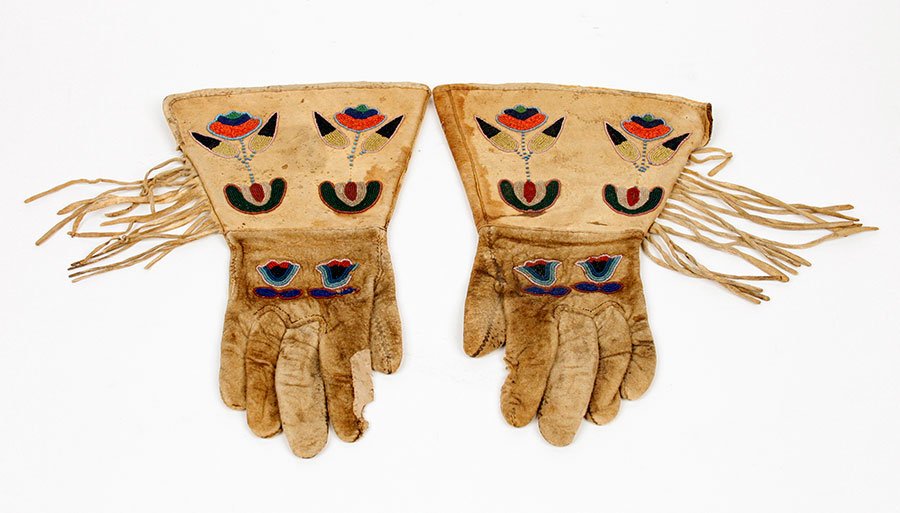 A Pair of Native American Beaded Gloves. (1 of 1)