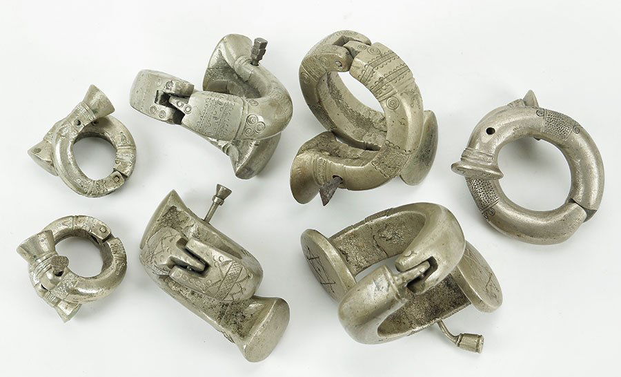 A Collection Of Seven Zaria Hinged Metal Currency (1 of 1)