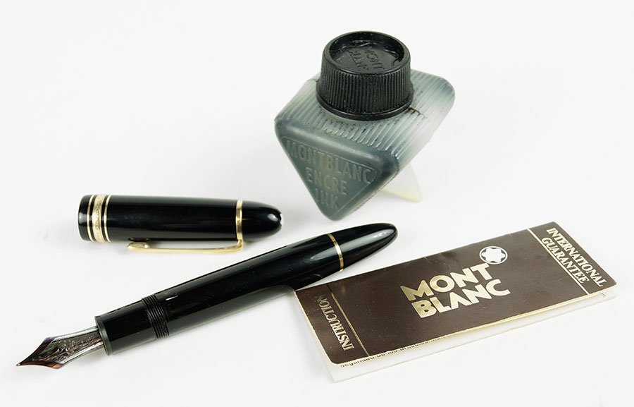 A Montblanc Meisterstuck Fountain Pen.: A Montblanc Meisterstuck Fountain Pen. 14 karat white gold nib. Model 4810. With a Montblanc ink cartridge Length: 6"