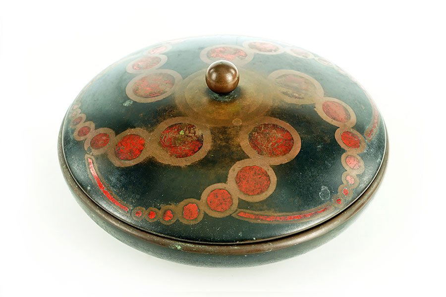 A French Art Deco Round Box. (1 of 2)