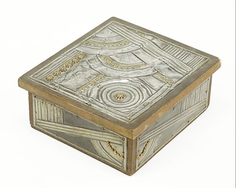 A L'Art Pratique French Box. (1 of 2)