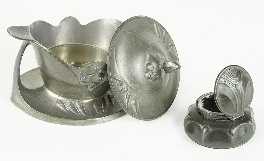 An Orivit Pewter Inkwell. (1 of 1)