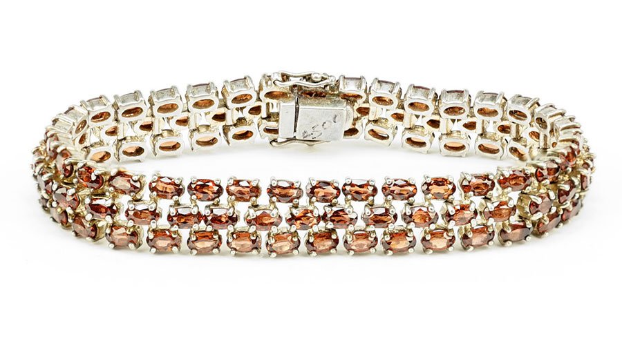 A Garnet And Sterling Silver Bracelet. (1 of 1)