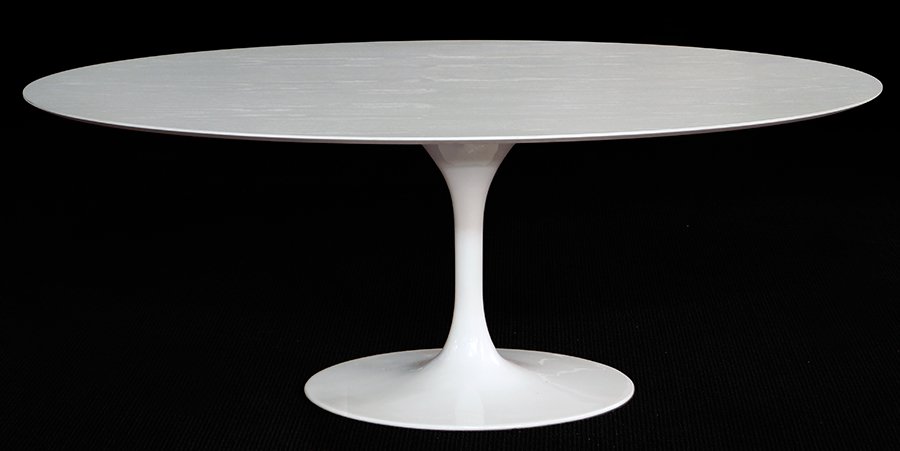 A Nuevo Tulip Style Dining Table. (1 of 1)