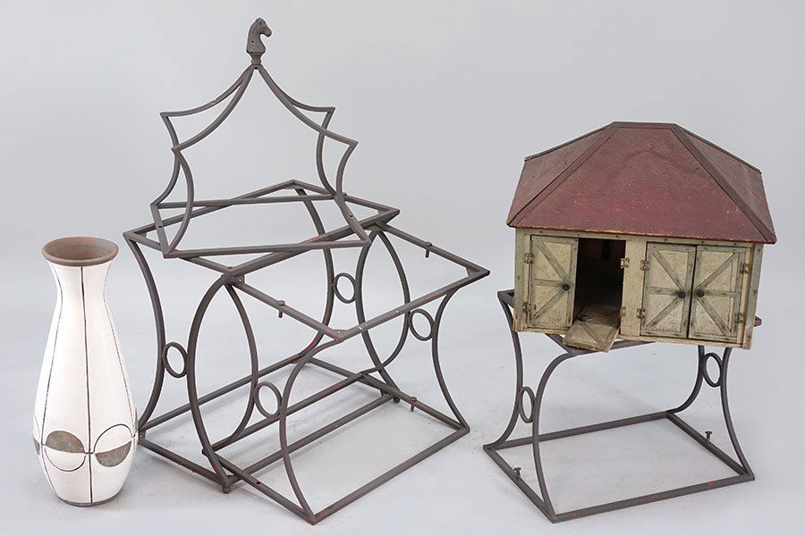 A Set Of Three Metal Nesting Tables. (1 of 1)