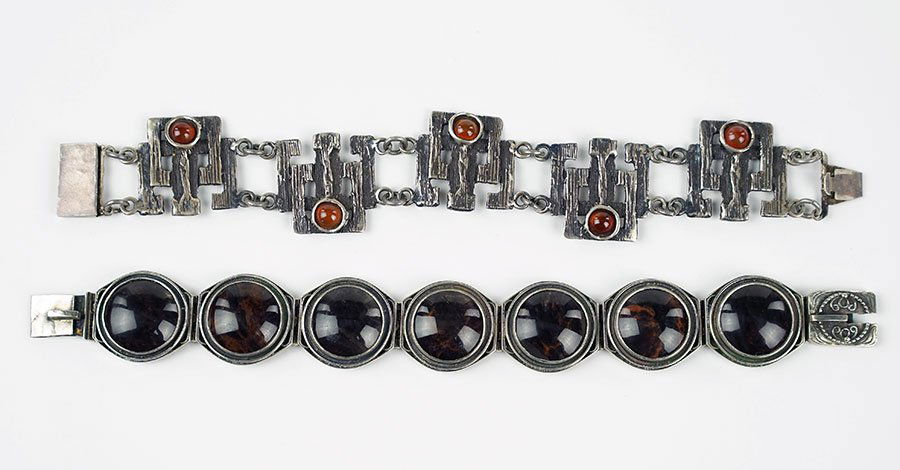 A Chalcedony And Sterling Silver Bracelet. (1 of 1)