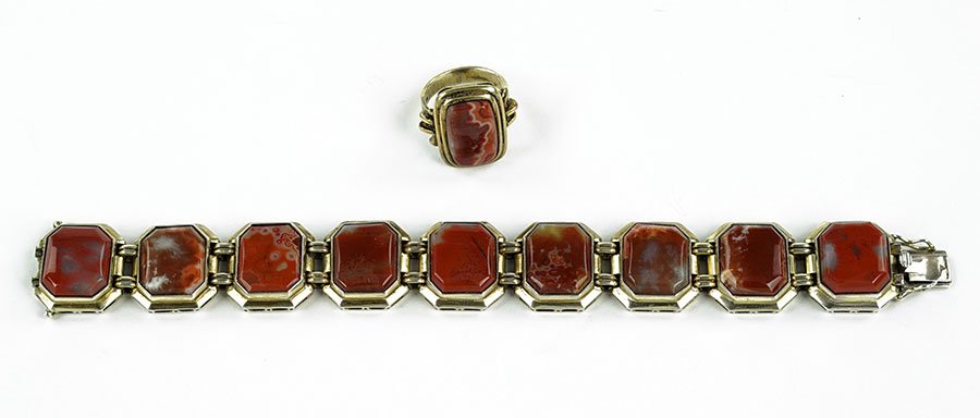 An Agate Link Bracelet. (1 of 1)