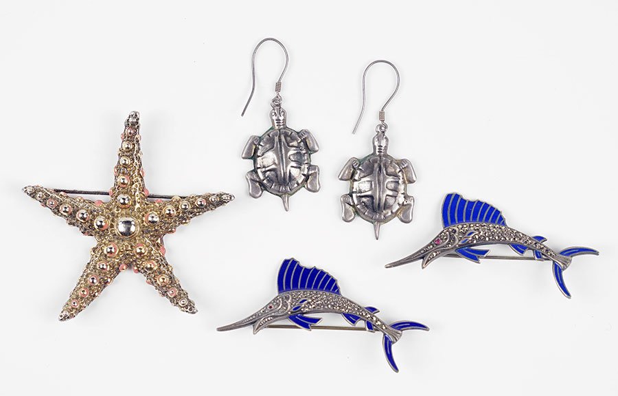 An R. Derosa Sterling Silver Starfish Brooch. (1 of 1)