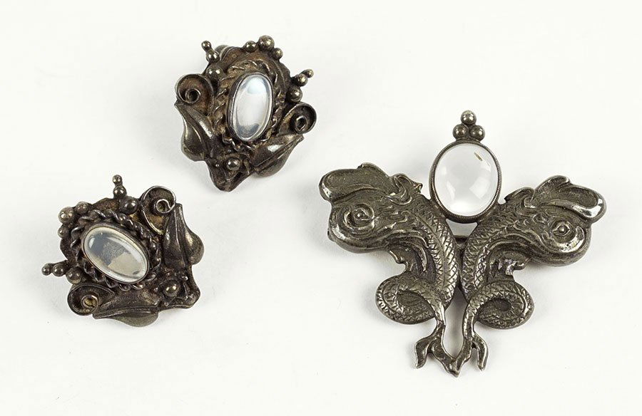 A Cini Moonstone And Sterling Silver Brooch. (1 of 1)