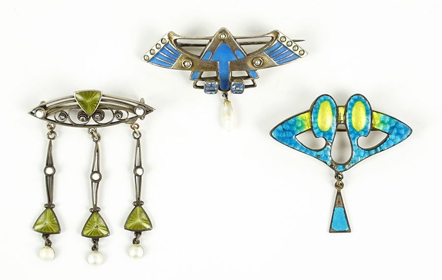 A German Art Nouveau Sterling Silver And Enamel Pin. (1 of 3)