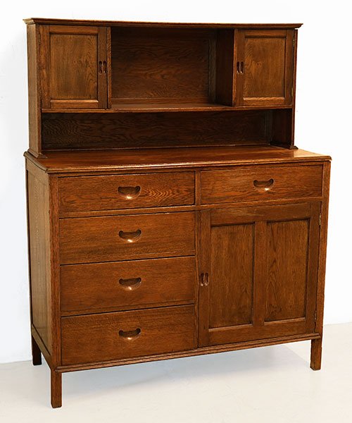 An Ambrose Heal & Son Arts and Crafts Sideboard. (1 of 1)