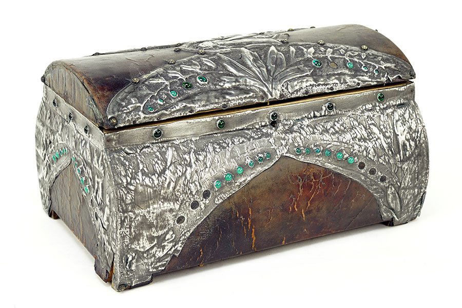 A French L'Art Pratique Box. (1 of 1)