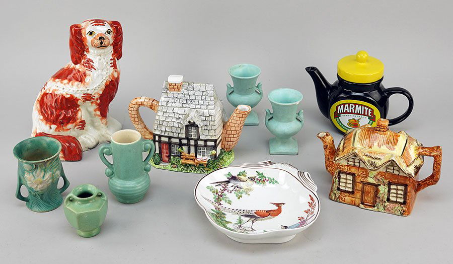 A Collection of Decorative Items. (1 of 1)