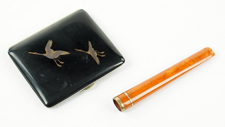 An Amber and 14 Karat Yellow Gold Cigar Holder. (1 of 1)