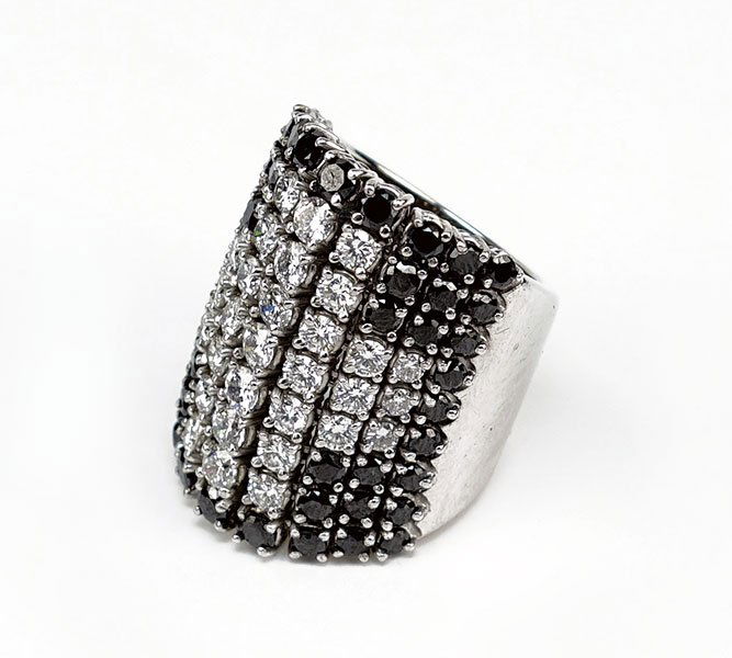 A Gavello Diamond and 18 Karat White Gold Ring. (1 of 1)