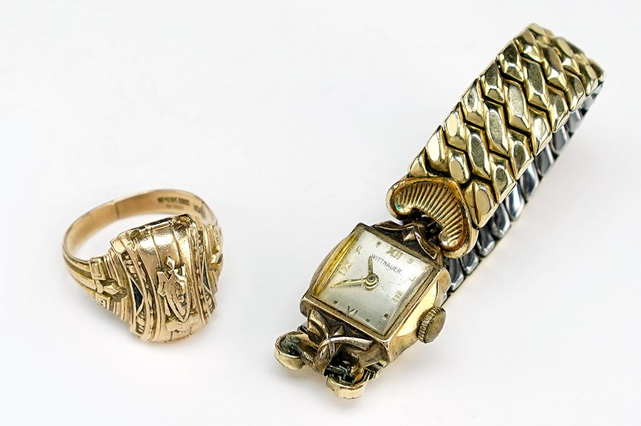 A 10 Karat Yellow Gold Class Ring. (1 of 1)