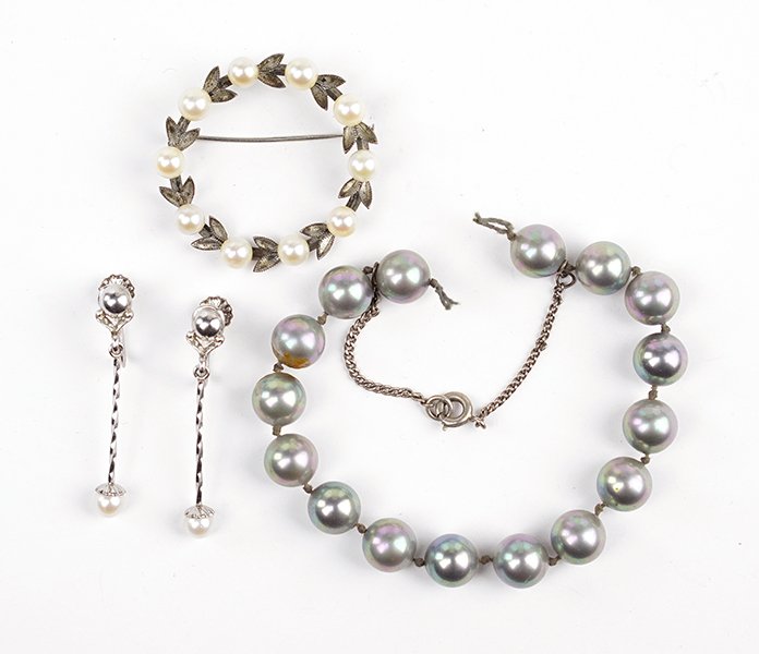 A Pair Of 14 Karat Yellow Gold And Cultured Pearl: A Pair Of 14 Karat Yellow Gold And Cultured Pearl Earrings. Each screwback earring contains one cultured pearl on the end of the articulated drop. Together with a cultured pearl wreath pin and a faux