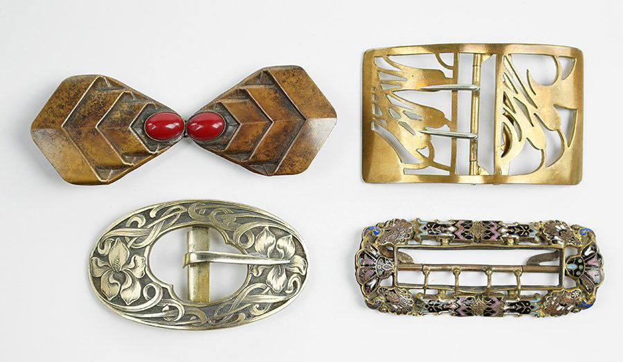 An Art Nouveau Enameled Metal Belt Buckle. (1 of 1)
