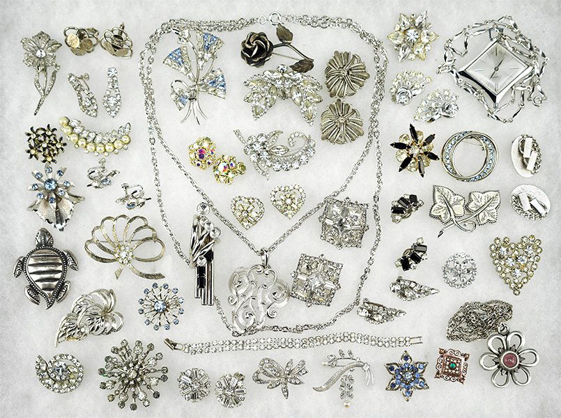 An Eisenberg Ice White Rhinestone Brooch. (1 of 1)