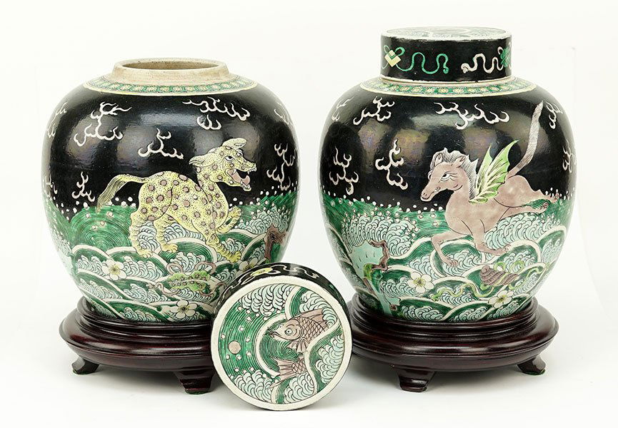 A Pair of Chinese Porcelain Jars. (1 of 2)