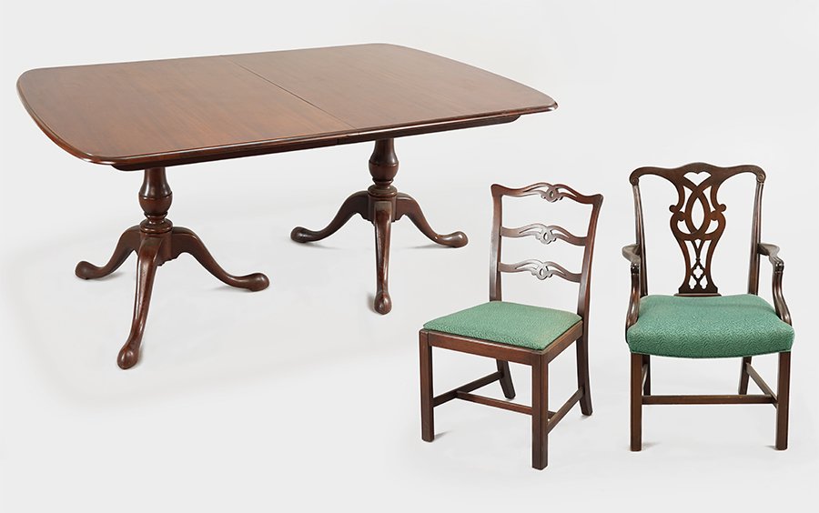A Chippendale Style Mahogany Dining Set. (1 of 1)