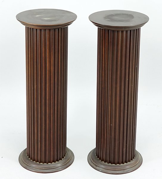 A Pair of Mahogany Column Form Pedestals. (1 of 1)