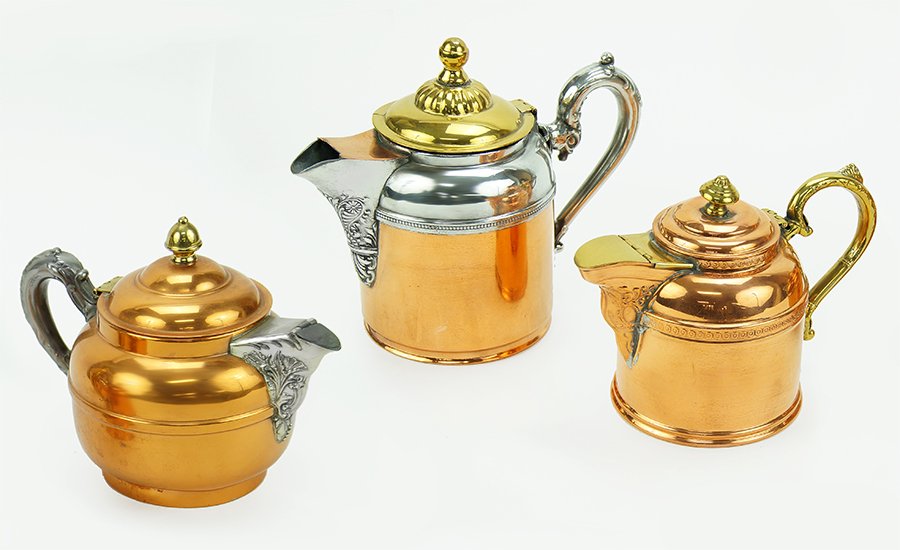 A Manning Bowman Copper and Brass Teapot. (1 of 1)