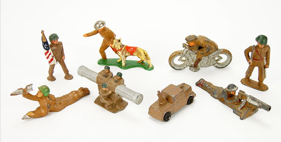 A Collection of 30 Barclay Manoil Lead Soldiers. (1 of 1)