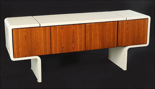 A William Sklaroff for Vecta 'Uniplane' Credenza.: A William Sklaroff for Vecta 'Uniplane' Credenza. 29" x 73" x 20"