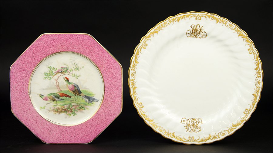 A Set of Ten Minton Porcelain Dinner Plates. (1 of 1)