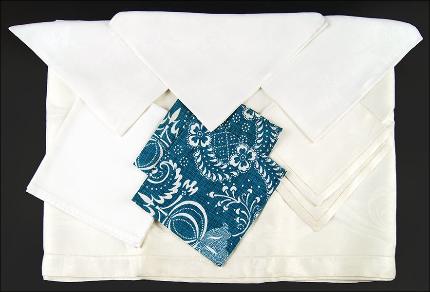 A Collection of Table Linens.: A Collection of Table Linens. Tablecloths and sets of napkins