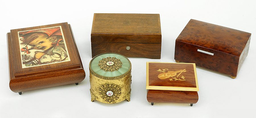 A Thoren Swiss Music Box. (1 of 1)