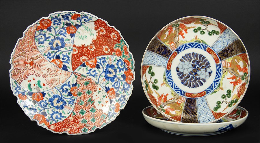 A Pair of Imari Porcelain Plates. (1 of 1)