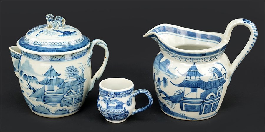 A Chinese Canton Porcelain Teapot. (1 of 1)