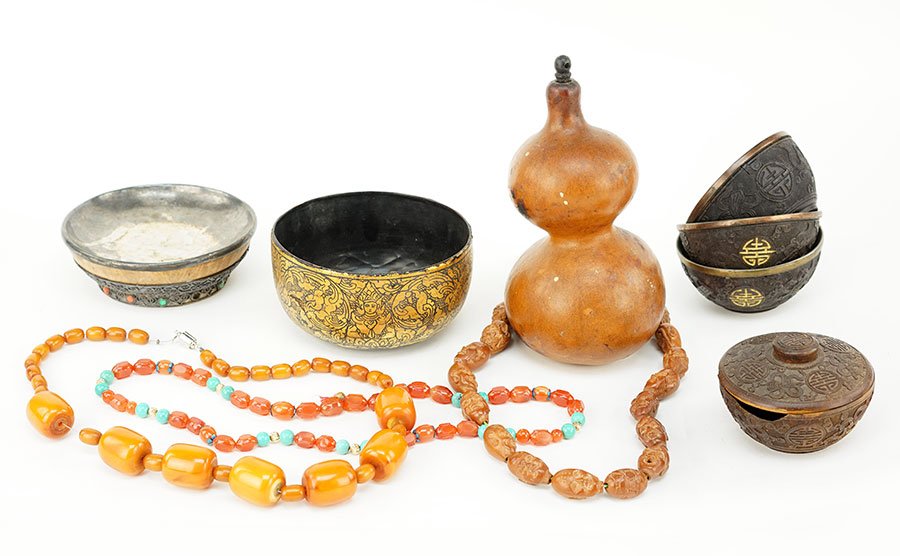 A Set of Three Chinese Carved Coconut Bowls. (1 of 1)