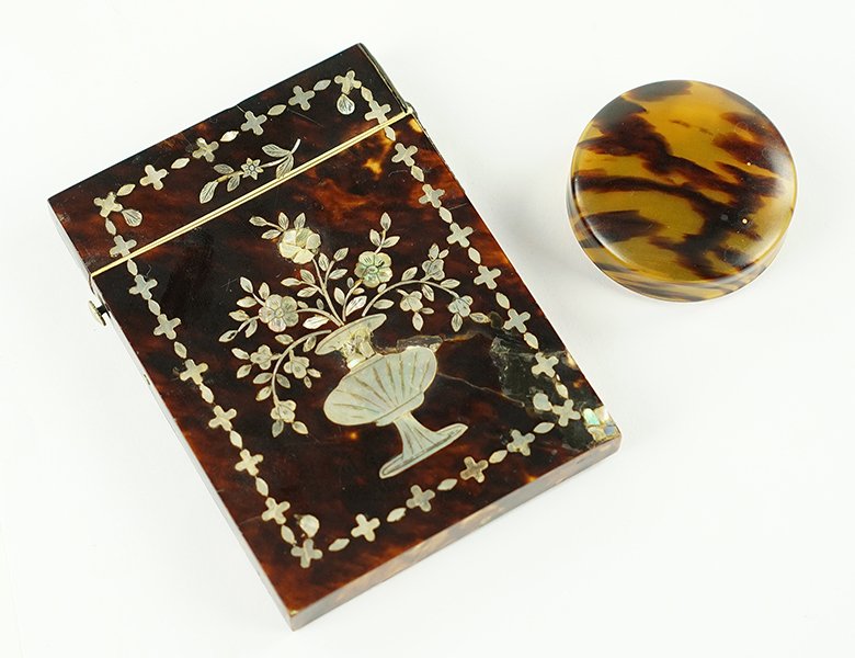 A Round Tortoise Shell Box. (1 of 1)