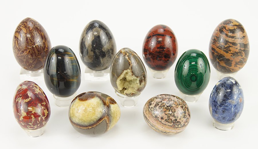 A Collection of Semi-Precious Stone Eggs. (1 of 1)
