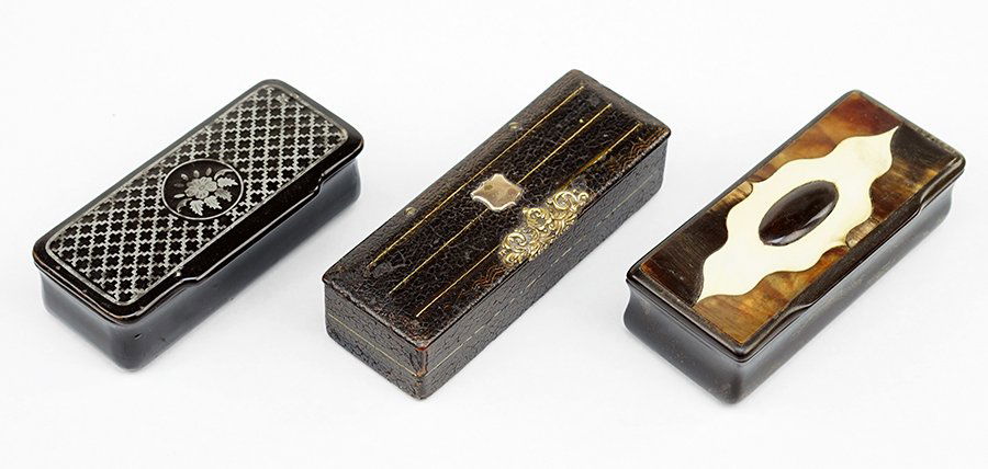 A Horn and Tortoise Shell Veneer Snuff Box. (1 of 1)