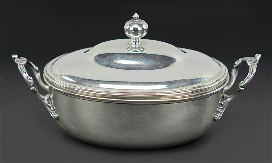 A George III Silver Covered Serving Dish. (1 of 1)