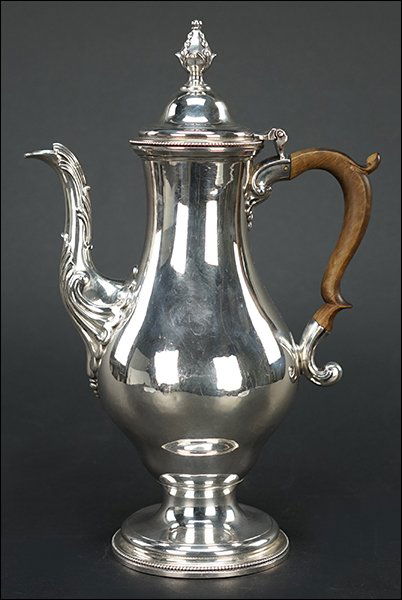 A George III Silver Coffee Pot. (1 of 1)