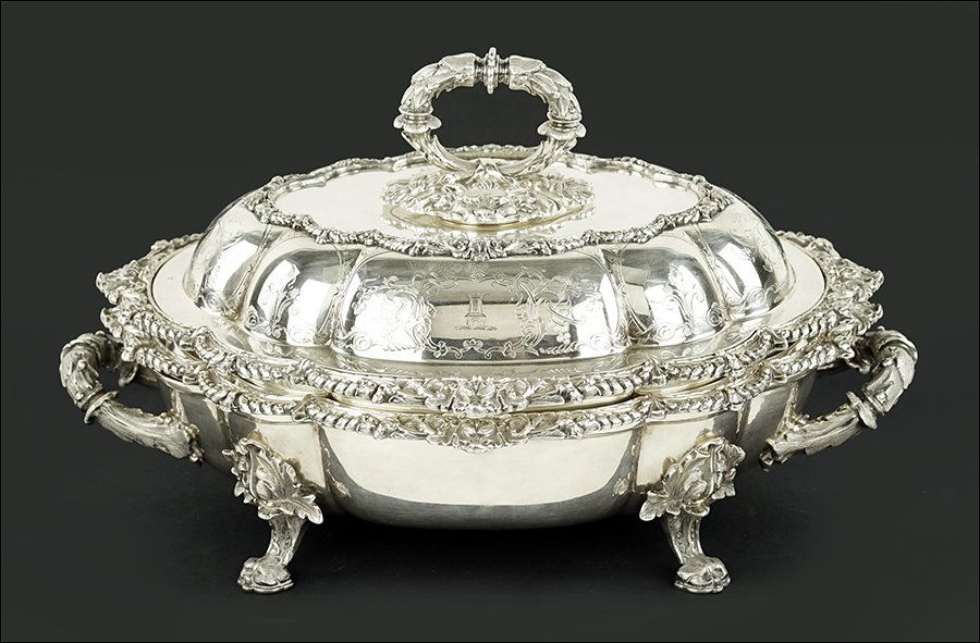 An English Silverplate Covered Serving Dish. (1 of 2)