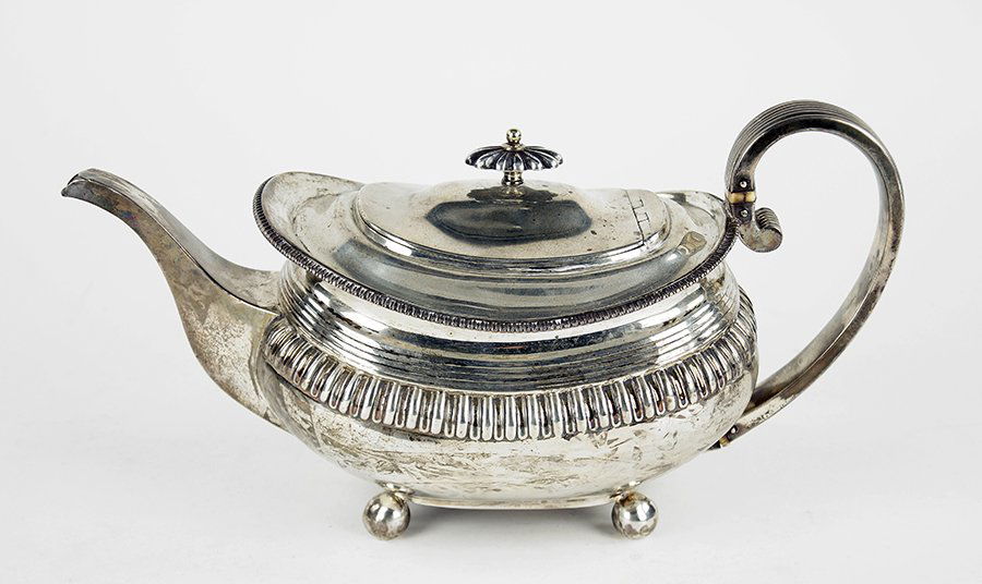 An English George IV Silver Teapot. (1 of 7)