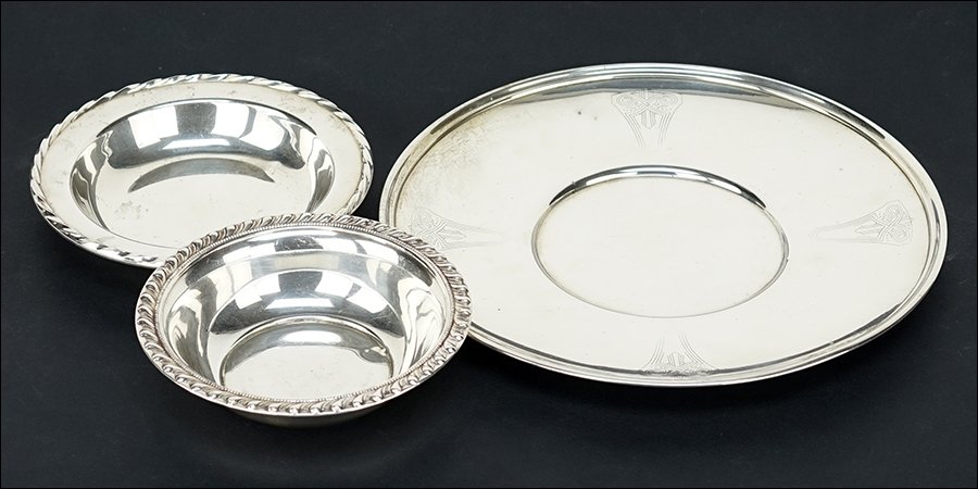 An American Sterling Silver Round Tray. (1 of 1)